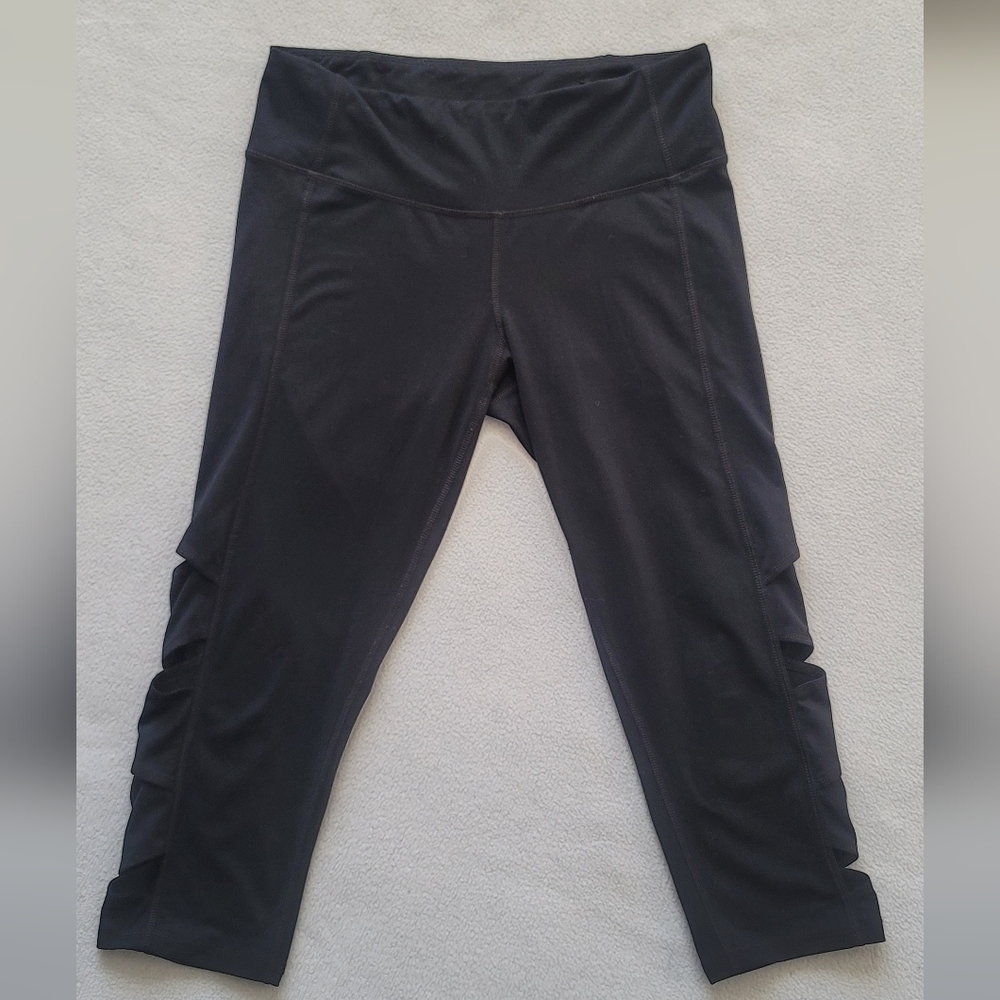 Black 3/4 athletic legging capri sz L